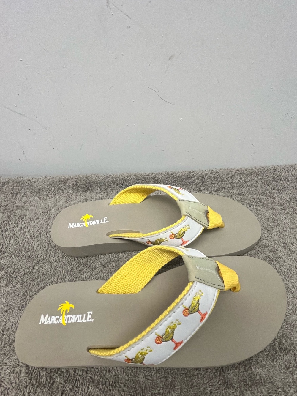 Margaritaville Rita Time Women’s Sz 7 Thong Sandals Yellow Flip Flops New No Box